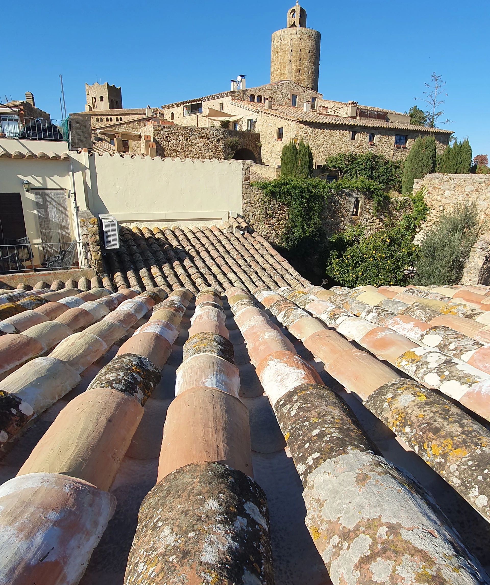 Rehabilitació de la coberta d'un edifici a Pals